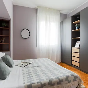 The Rent - Spacious One-bedroom In Moscova District , Milan Italie